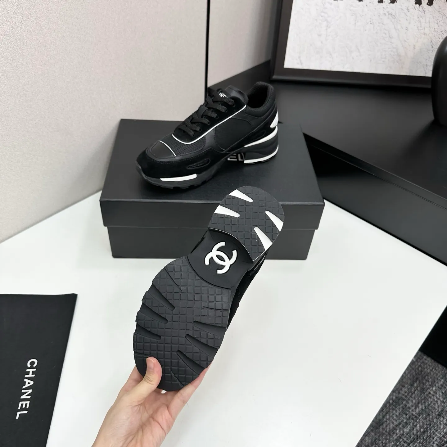 👟👟Ex-factory price 640👟👟Chanel Panda Shoes! 2025 counter's top casual sports shoes. This classic design; the upper is electro-embroidered with a variety of techniques; the outsole is fashionable and sporty; the unusual inclusion of a variety of color matching elements... The diversified mix and match is very good-looking and versatile, and can be used for leisure, fashion, sports, and outdoor... ꫛꫀꪝ Go➫ Materials: ❶Upper made of: original imported first-layer silk cowhide + original waterproof cloth + original first-layer cowhide ❷Inner lining: Original Yangli+wang ❸ Outsole based on: Original TPU combination outsole Counter boutique packaging complete set for women 35–41